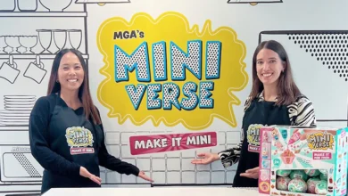 De izq. a der. Mili Kaneku y Daniella Brazzini. Imágenes propiedad de MGA Entertainment